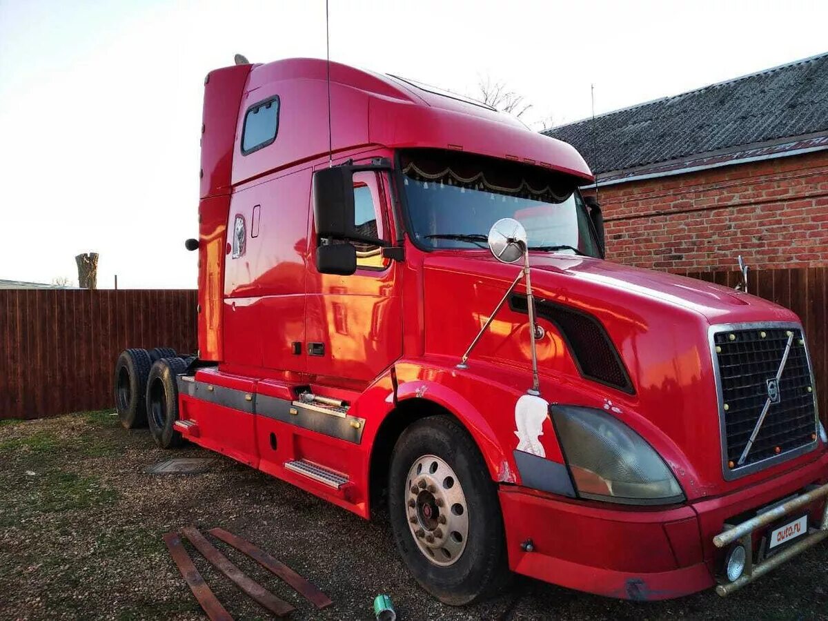 Volvo VNL 2003. Седельный тягач Вольво VNL. Вольво тягач 2003. Volvo американский тягач 2003 года. Авито купить седельный тягач с пробегом