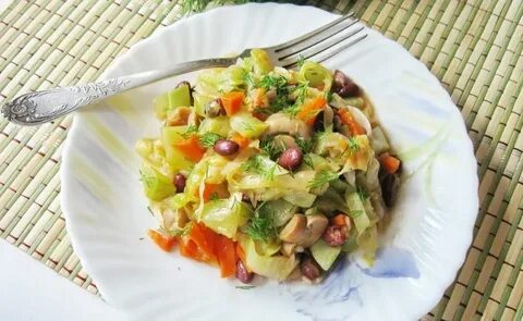 Овощное рагу с грибами и кабачками