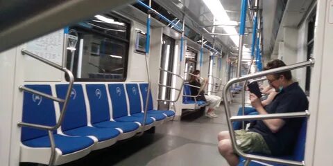 В вагоне следующим