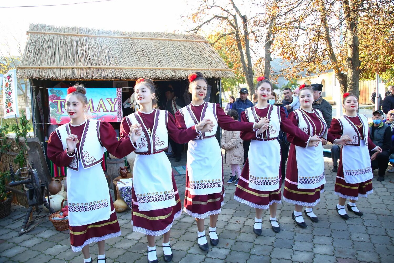 Гагаузы вероисповедание. Гагаузия гагаузы. Касым праздник гагаузов. Kasim гагаузы. Гагаузы и молдаване.