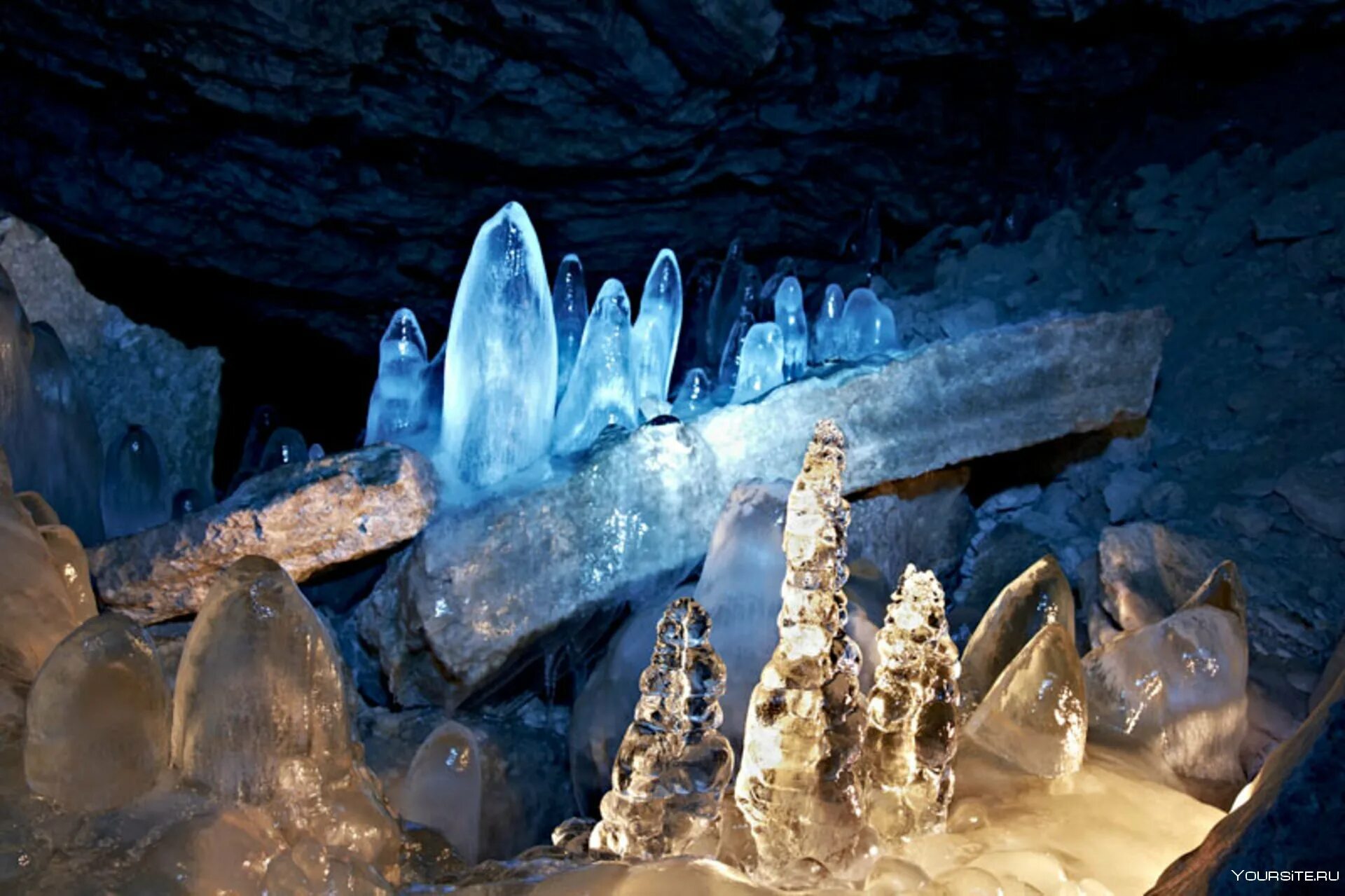 Соликамск кунгурская пещера. Кунгурская пещера экскурсия. Кунгурская пещера кунгур. Экскурсия в ледяную пещеру. Кунгурская ледяная пещера пермский край.