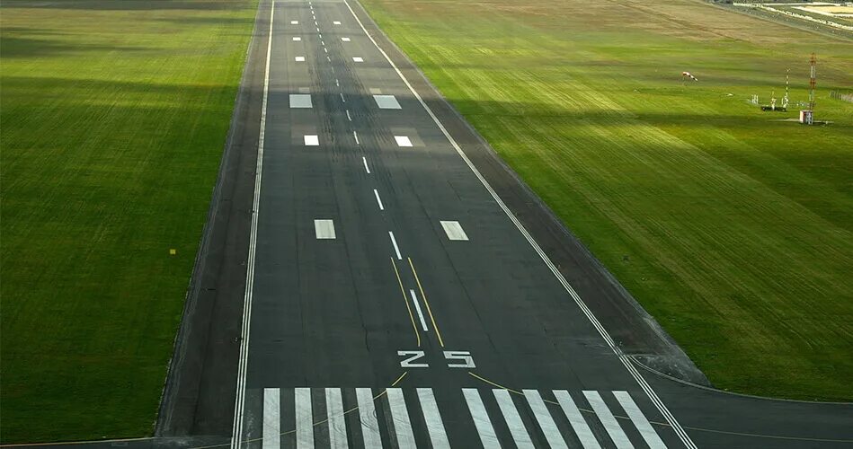 длина взлетной полосы наиболее крупных аэродромов составляет. длина взлетной полосы наиболее крупных аэродромов составляет. Skyline айдахо взлетно посадочная полоса. ранвэй runway. аэропорт оренбург взлетно посадочная полоса.