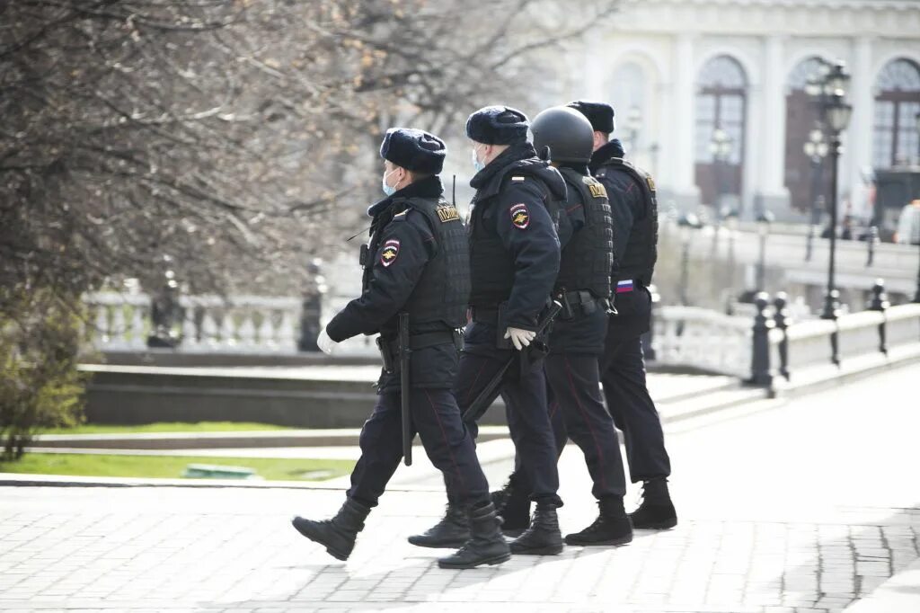 Полицейский на руси 9 букв. ППС МВД РФ. Патрулирование полиции. Пеший патруль полиции. Патрулирование улиц.