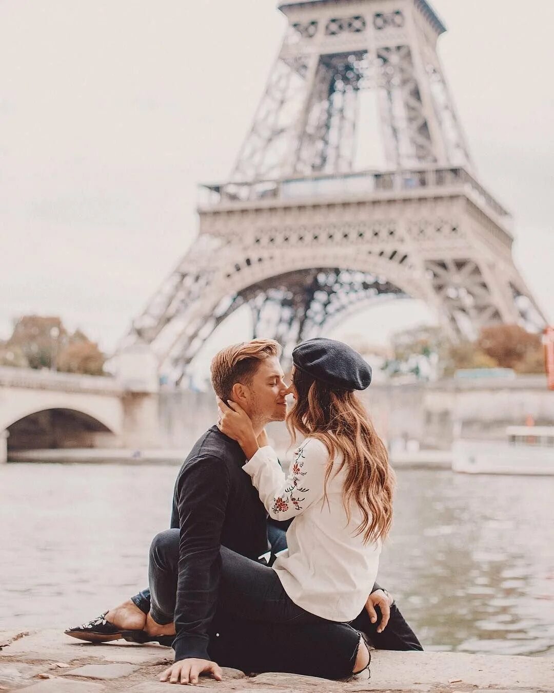 Para paris. Эйфелева башня в париже фото. Мужчина и женщина в париже. Пара в париже. Para paris.
