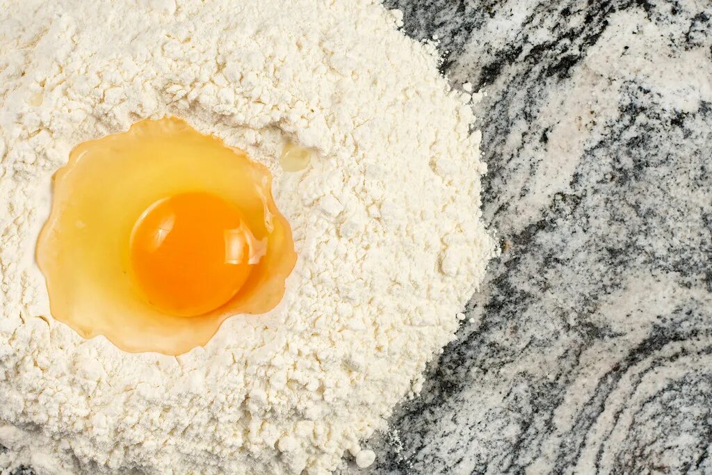 Яичный белок. Белок яйца. Чистые яичные белки. Яйцо добавка. Яичный белок для красок.