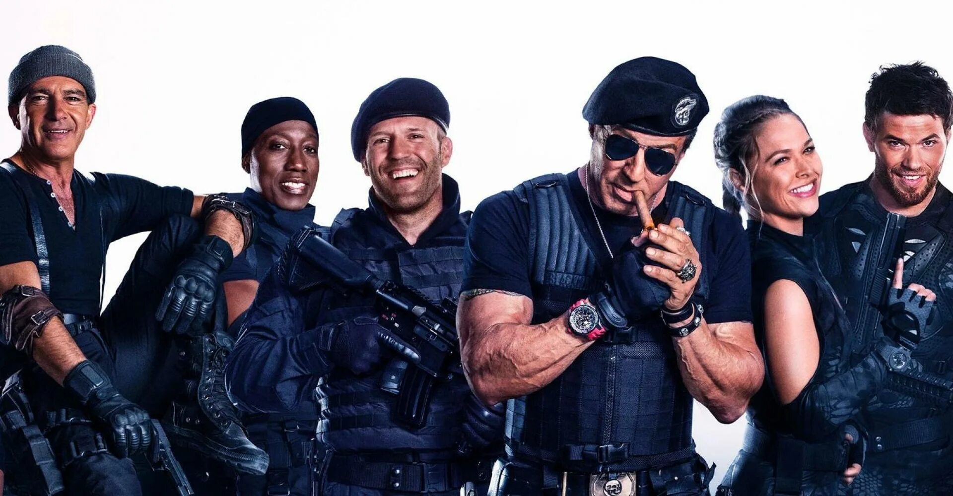 Фильм неудержимые 4. Дуэйн джонсон в фильме неудержимые 3. Антонио бандерас неудержимые. Арнольд шварценеггер неудержимые 3. Цезарь неудержимые 3.