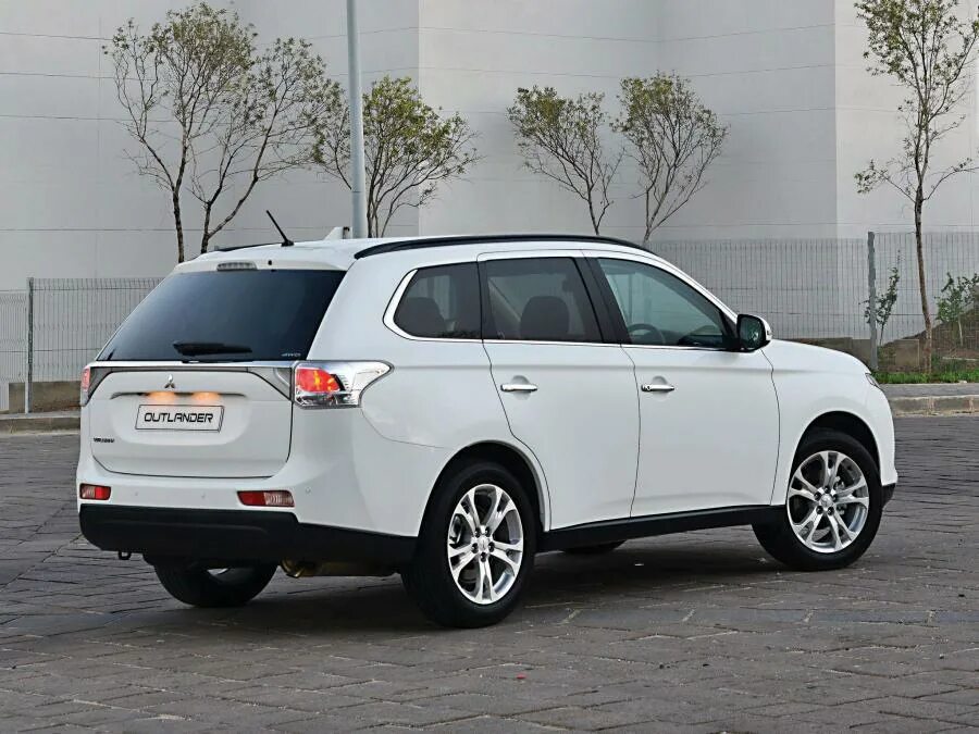 Покажи mitsubishi outlander