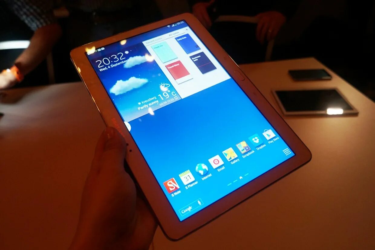 Планшет самсунг большой экран. Планшет самсунг большой экран новый. Обновление для Galaxy Note 10.1. Планшет самсунг большой экран со встроенной клавиатурой. Samsung note 10 экран