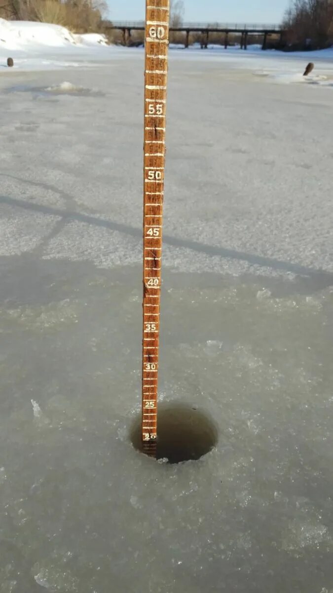 Гидропост мариинск. Реечный водомерный пост. Реечный водомерный пост. Водомерный пост. Гидрологический пост на реке.