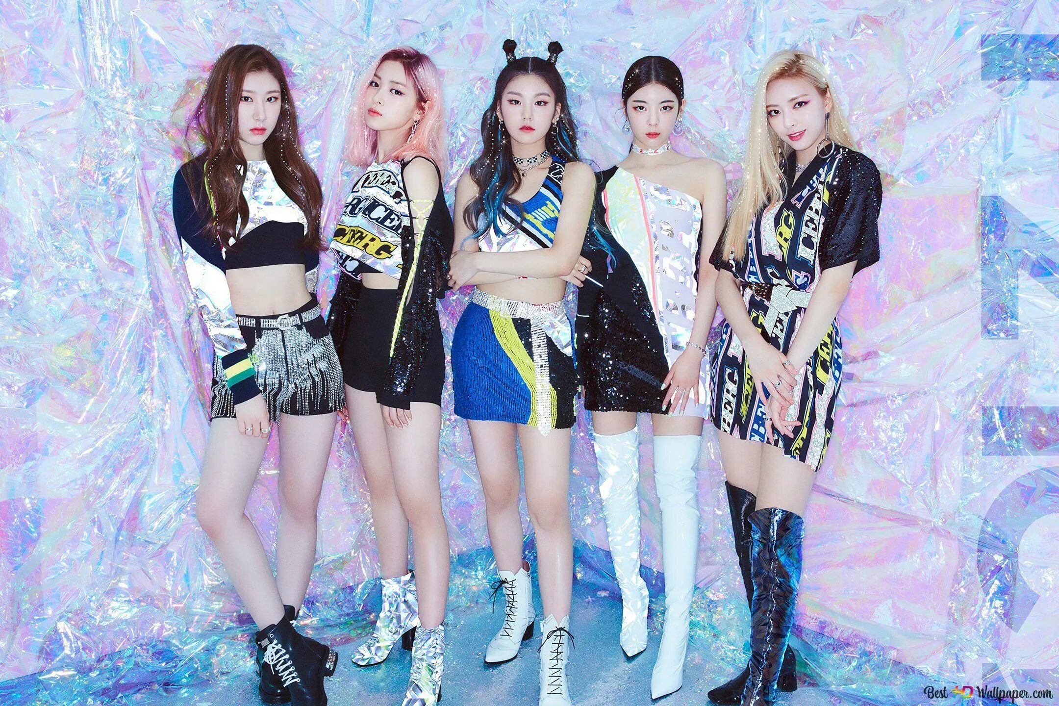Itzy weapon. Itzy корейская группа. участницы группы itzy юна. itzy дебют. k pop группа itzy.