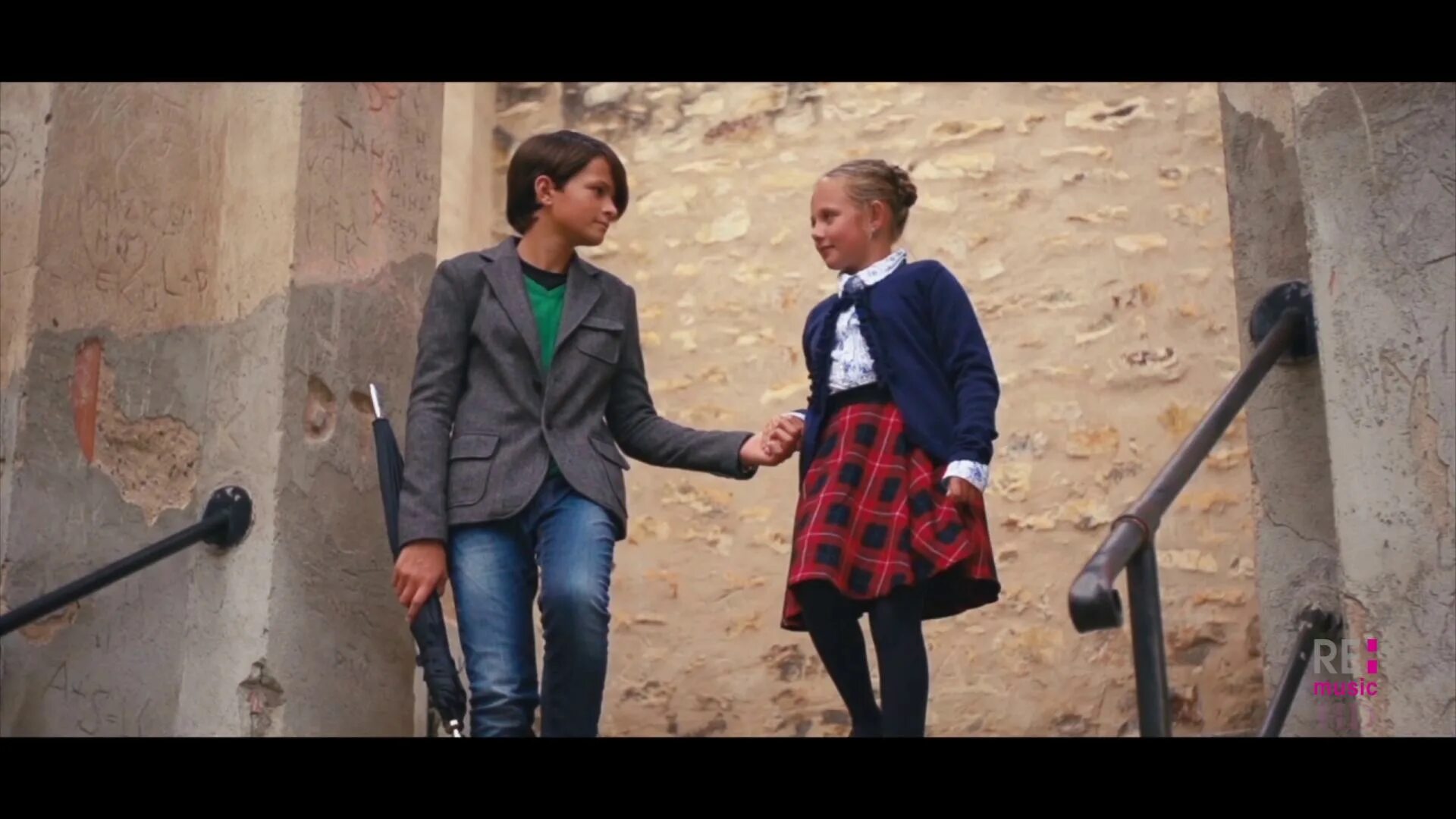 Группа пицца клип фары. Клип залипательно пицца где снимали. Группа пицца клипы. Клип залипательно пицца где снимали. Группа пицца надежда клип.