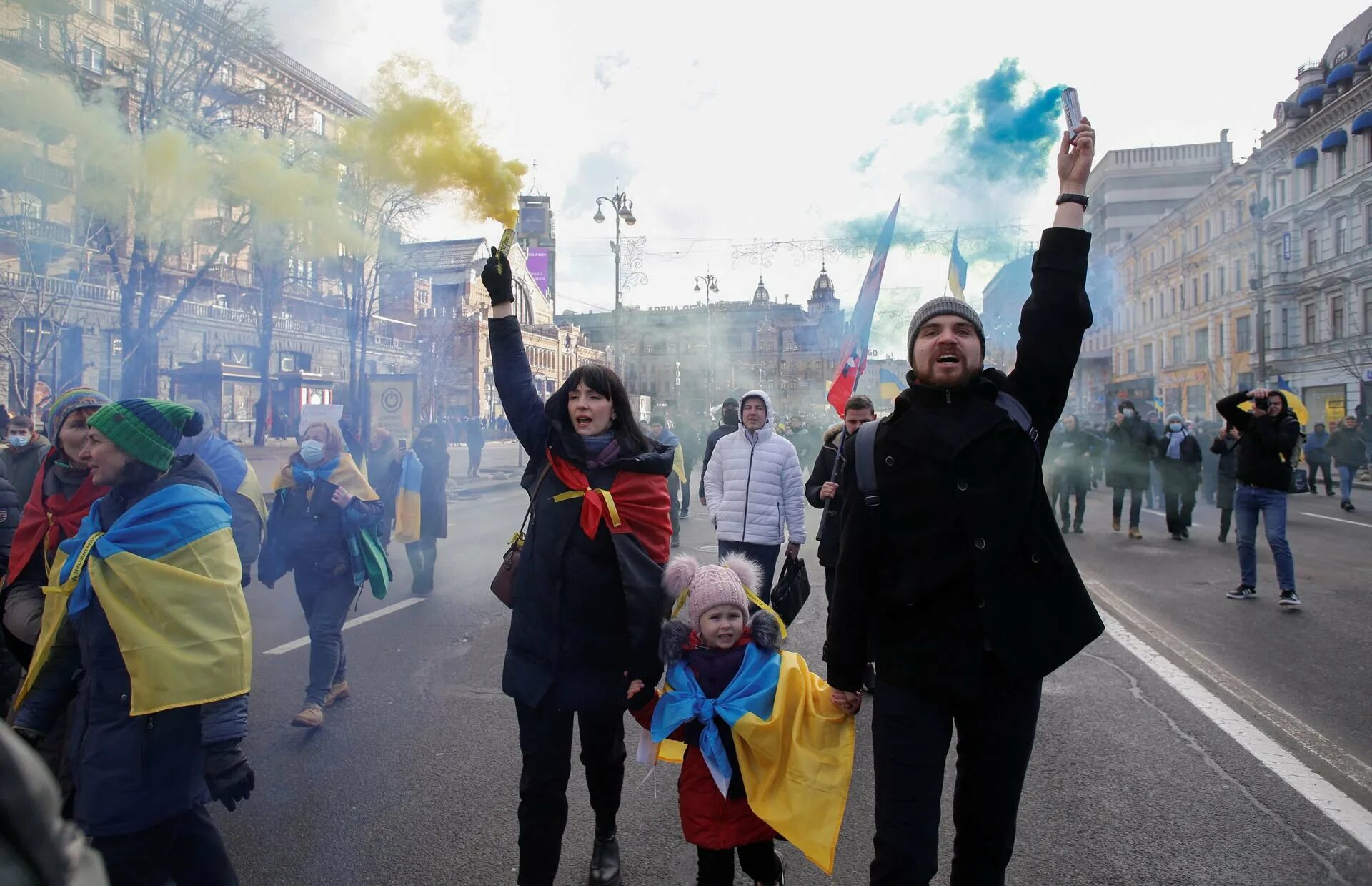 Конфликт на Украине начало 2014. Франция и кризис на Украине. Демонстрация украинцев в крови. Украинцы ждут репараций от России. Нападение ожидать