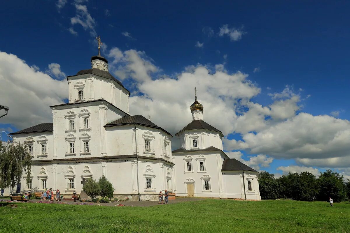 Рыльск рыльский монастырь. Рыльский Свято-Николаевский мужской монастырь. Рыльский Свято-Николаевский мужской монастырь Курская область. Свято Николаевский монастырь Рыльск.