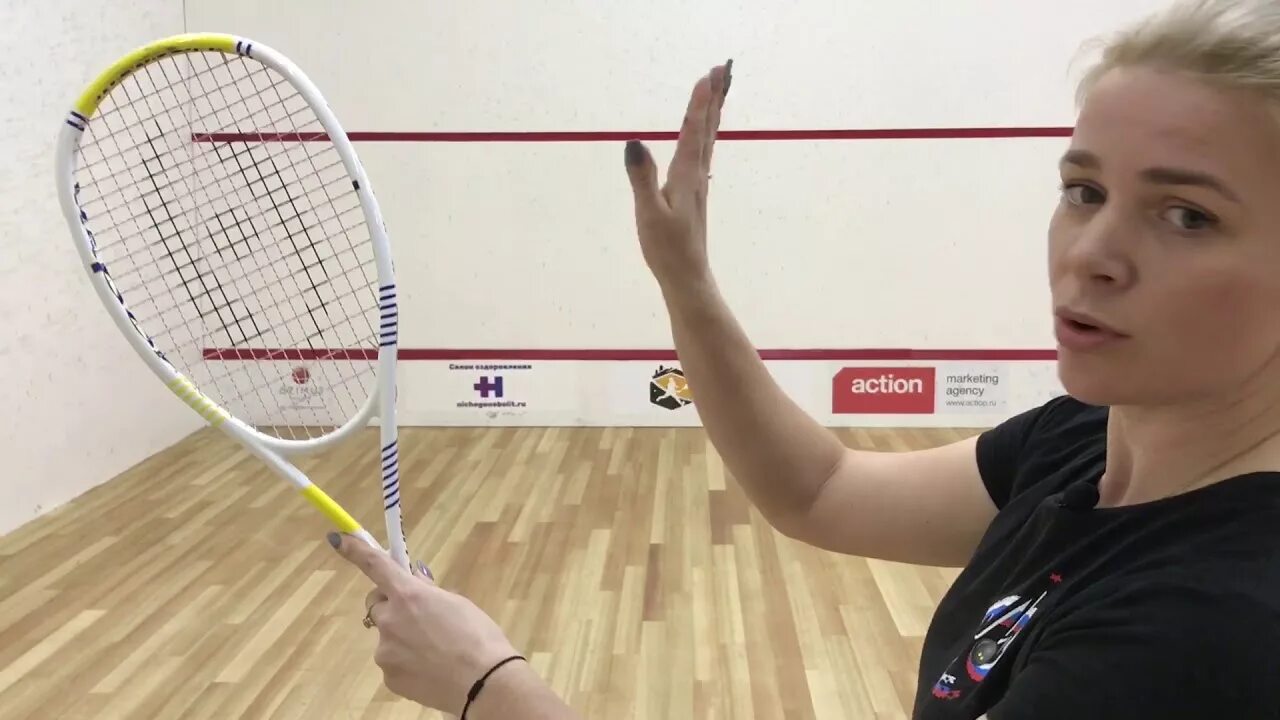 Squash badminton. Squash badminton