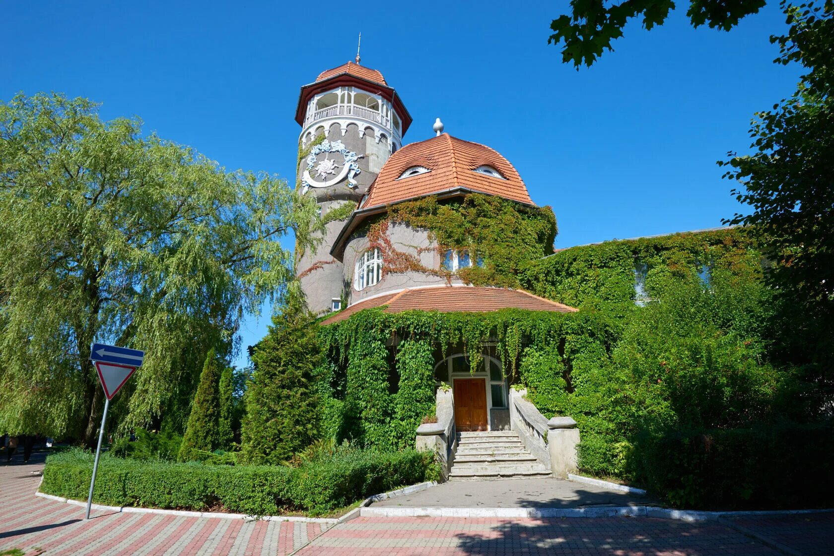 экскурсии в светлогорск из калининграда. экскурсия в город светлогорск и замок шаакен. водонапорная башня светлогорск. светлогорск замок нессельбек. светлогорск маленькая швейцария.
