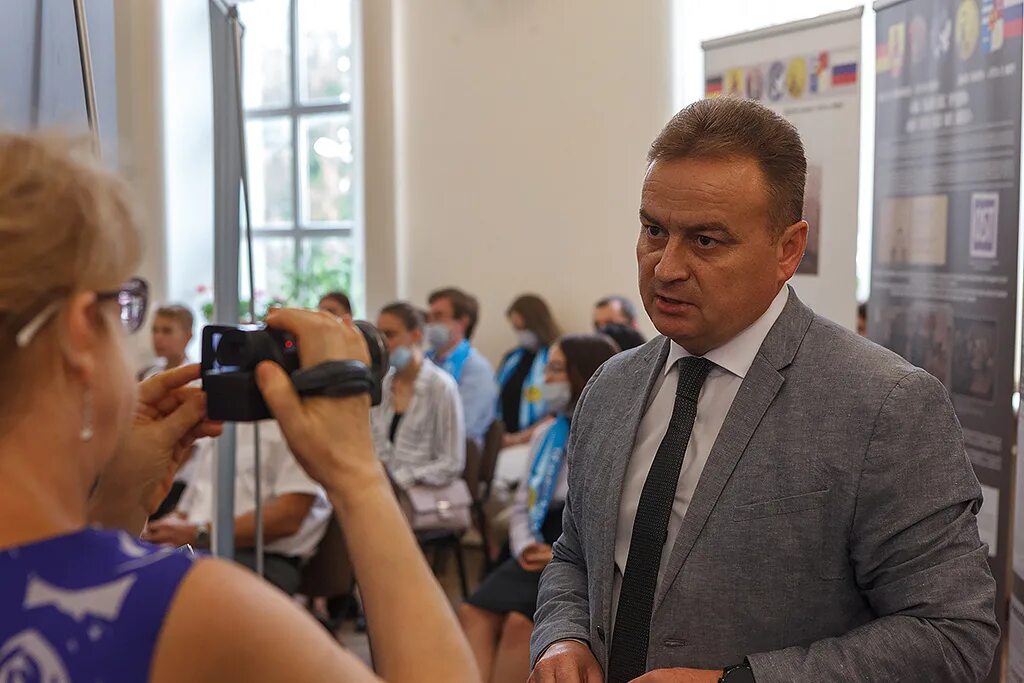 Зал спортивной борьбы им самургашевых таганрог. Таганрог банк. Таганрог. Открытие таганрог. Открытие модельной библиотеки.