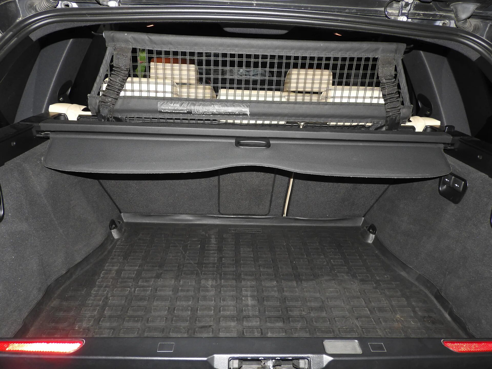Багажник икс 5. Сетка в багажник BMW x5 e70. BMW x5 e70 багажник. Багажник БМВ х5 е53. Сетка в багажник BMW x3 f25.