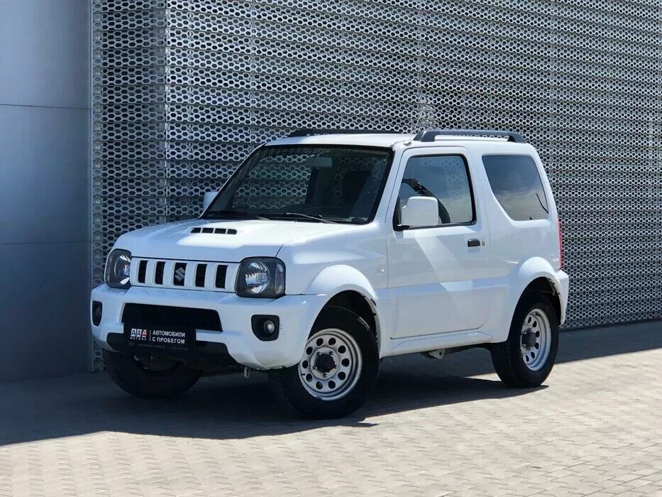 Купить сузуки джип. Suzuki Jimny. Машина Судзуки Джимни. Маленький джип Сузуки Джимни. Suzuki Jimny White.