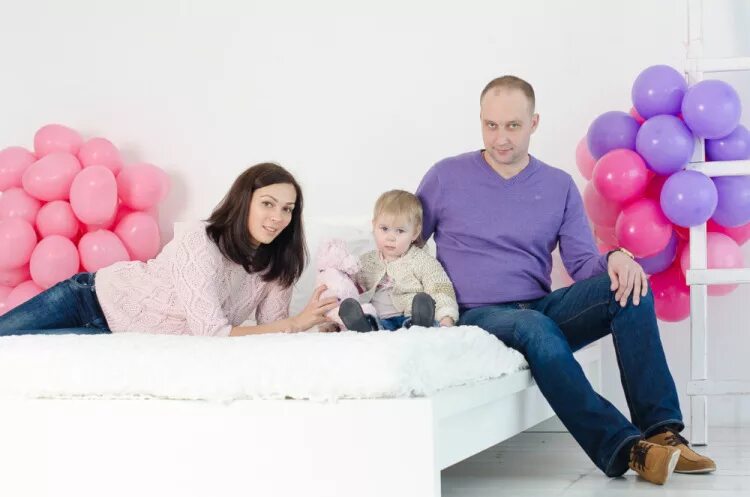 Мне кажется Милана в своём возрасте слишком вульгарно выглядит, куда смотрит мам