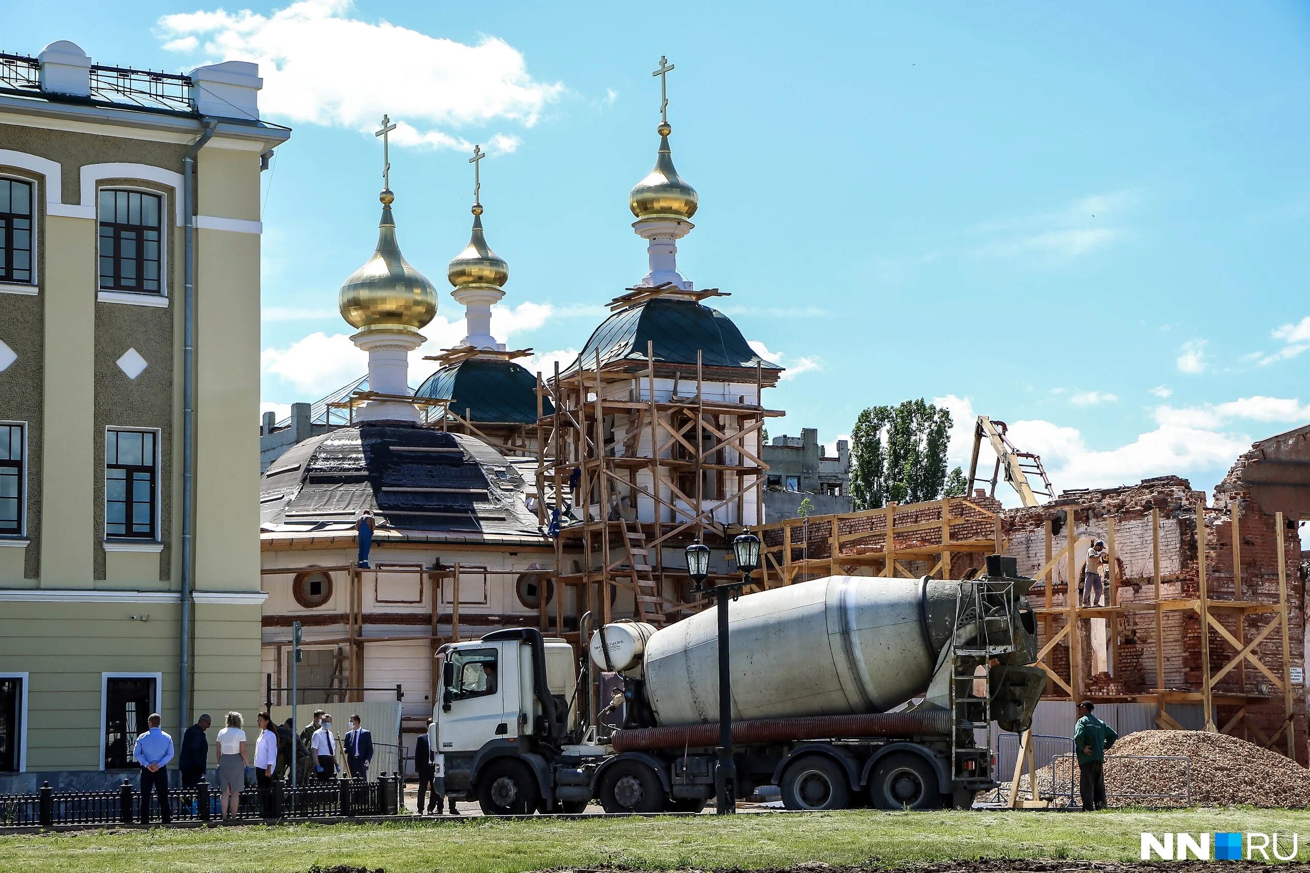 Потому что храм. Никольский храм нижний новгород в кремле. никольская церковь в нижегородском кремле. манеж в нижегородском кремле. спасо-преображенский собор нижний новгород в кремле.