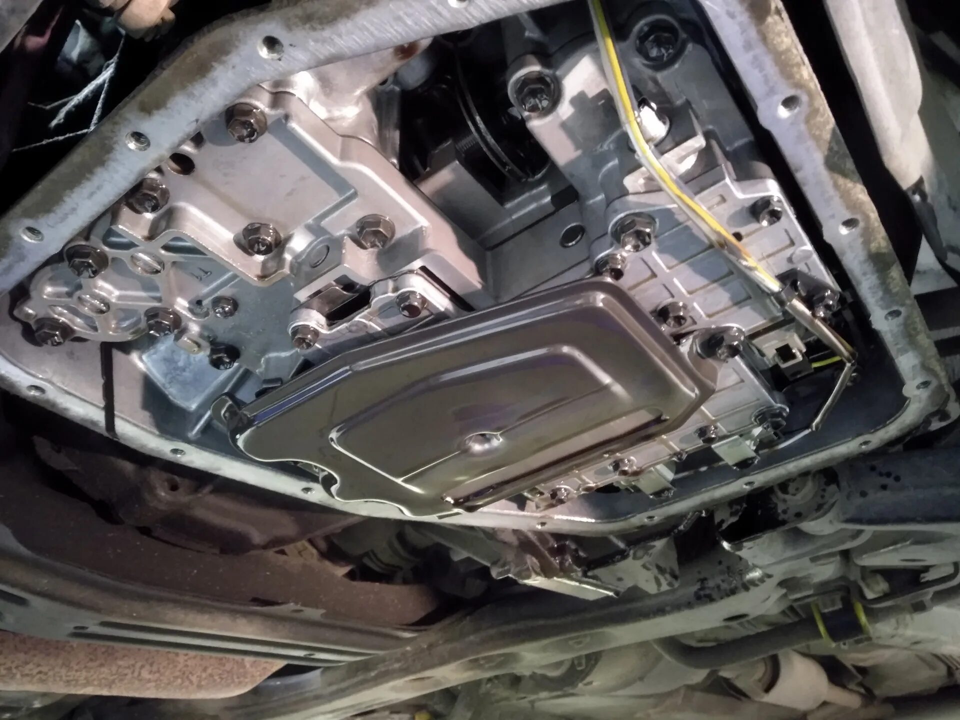 Полная замена масла акпп тойота. Картер акпп тойота авенсис 2004. Картер акпп тойота авенсис 2009. Акпп тойота королла 120. Полная замена масла акпп тойота.