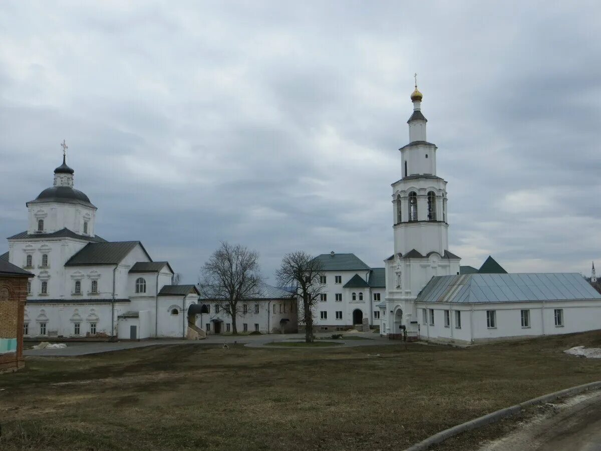 Свято николаевский мужской монастырь рыльск. Рыльский Свято-Николаевский мужской монастырь. Николаевский монастырь Рыльск. Рыльский Свято-Николаевский мужской монастырь официальный сайт. Рыльский монастырь Курская область.