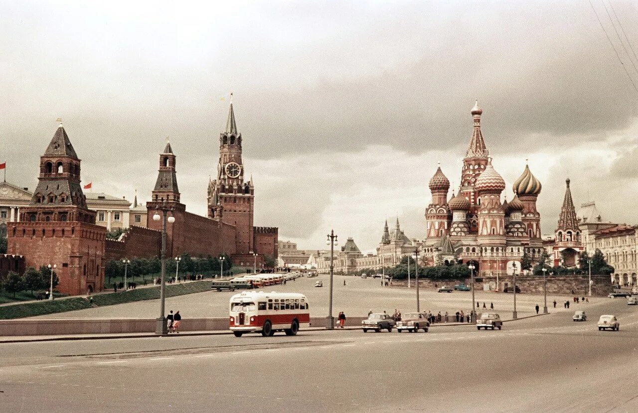 Какая столица советского союза. Кремль Москва 1950. Москва 1937 Кремль. Храм Василия Блаженного 1980. Кремль СССР 1950.