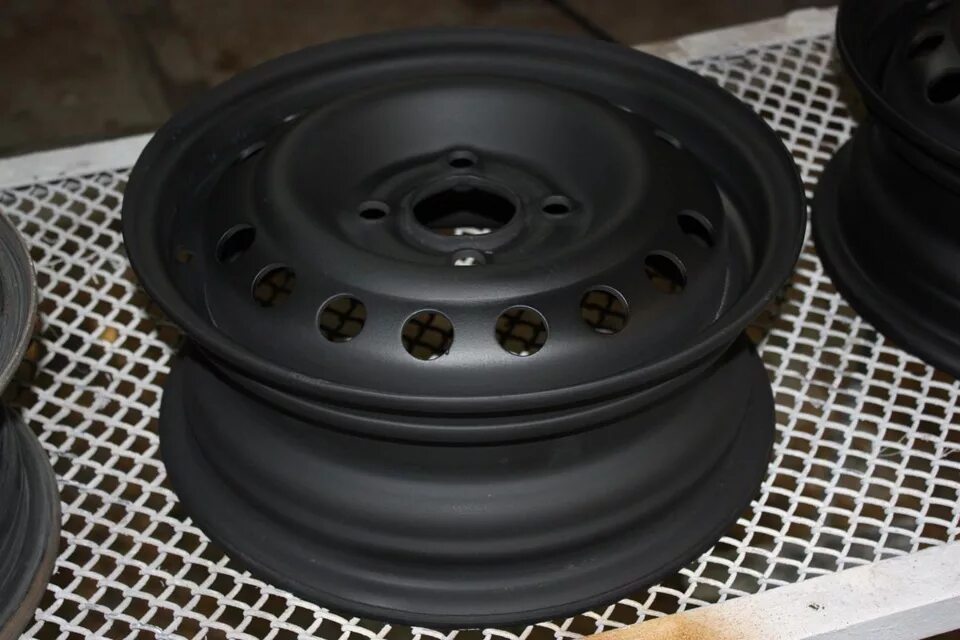 Штампованные диски черные. Диск колесный 2170 штампованный. Штампованные диски черные. Черные штампы на ваз р14. Диск стальной 13*5 4*98 et29 60,1 42b29c trebl silver.