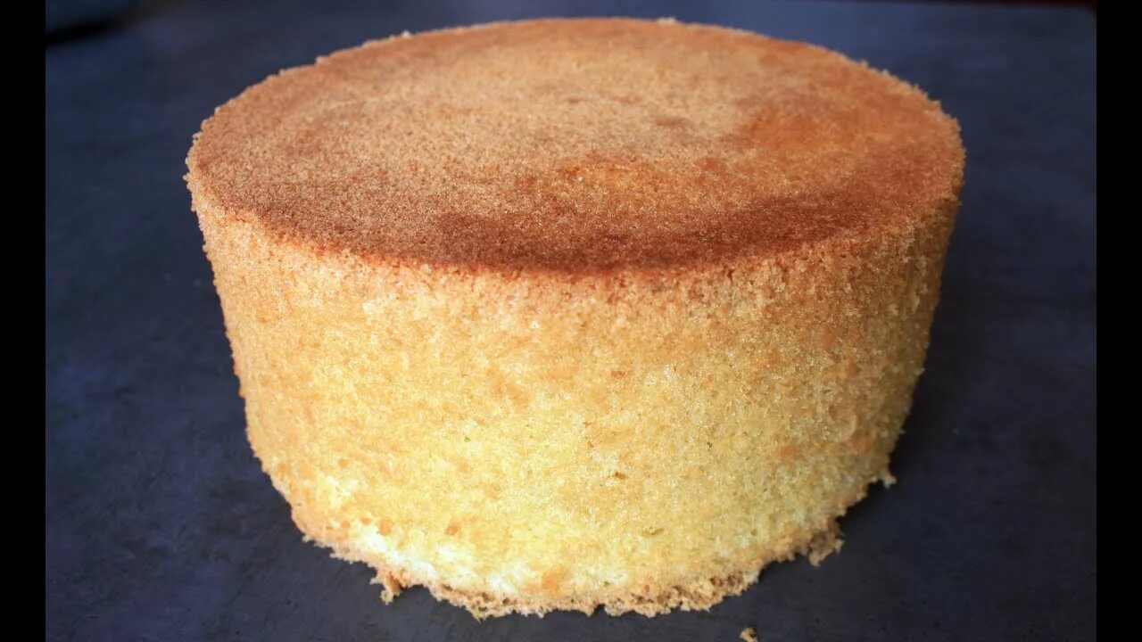 Бисквит без кольца. Шифоновый бисквит на кипятке. Сочный бисквит для торта. Торт с мокрым бисквитом. Бисквит для торта влажный бисквит.