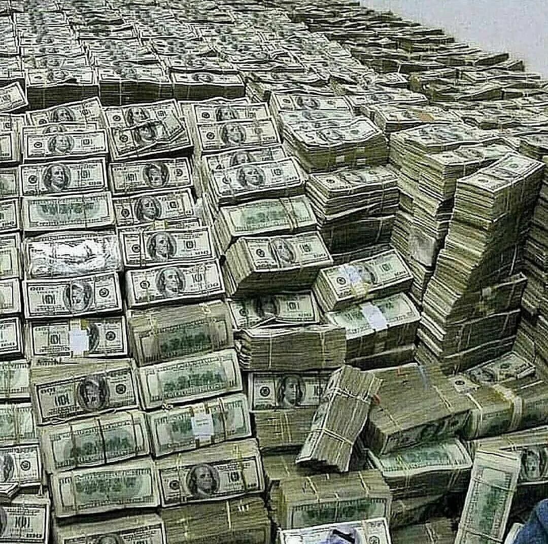 Найти кучу денег. Куча денег. много денег. большие деньги. гора денег.