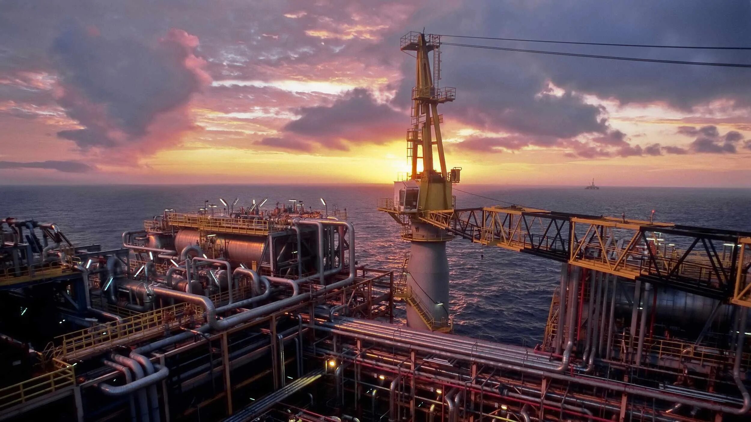 Газ сталь нефть. Промышленность Брунея. Design offshore Oil and Gas. Oil & Gas стильное фото. China National Oil & Gas Exploration Development Corporation.