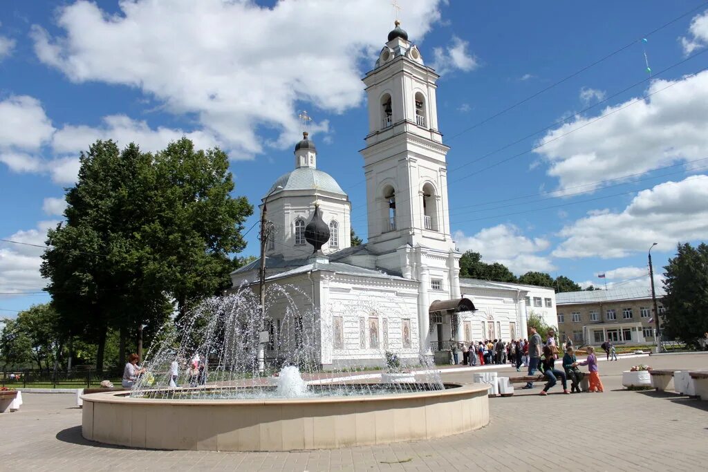 Погода в тарусе калужской области. Город Таруса центр церкви.