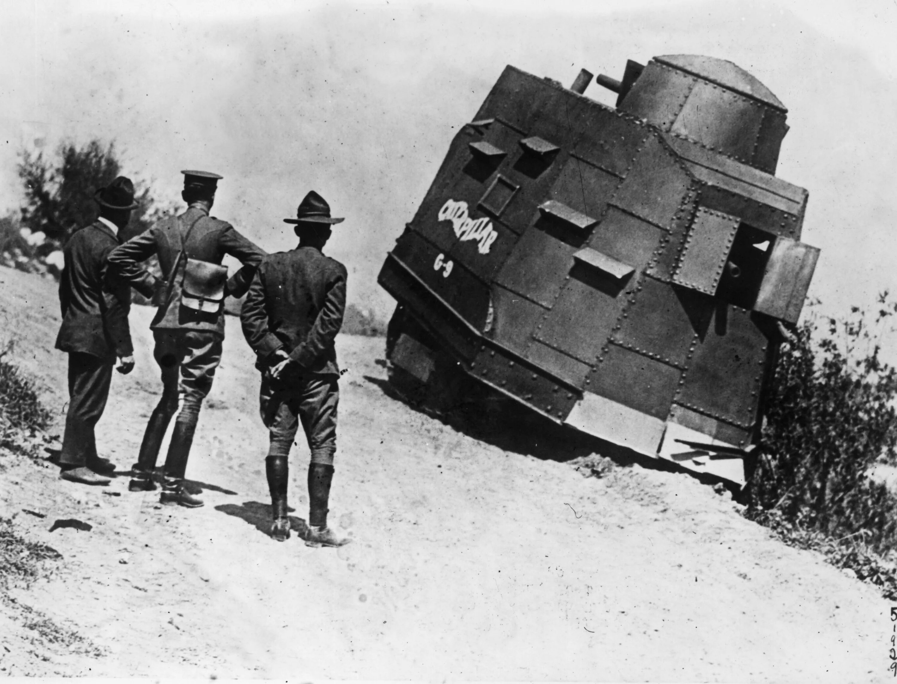 Holt g9 Caterpillar Tank, 1916. Первый танк в 1 мировой войне. Катерпиллер танк первой мировой. Первый американский танк Holt 1917.