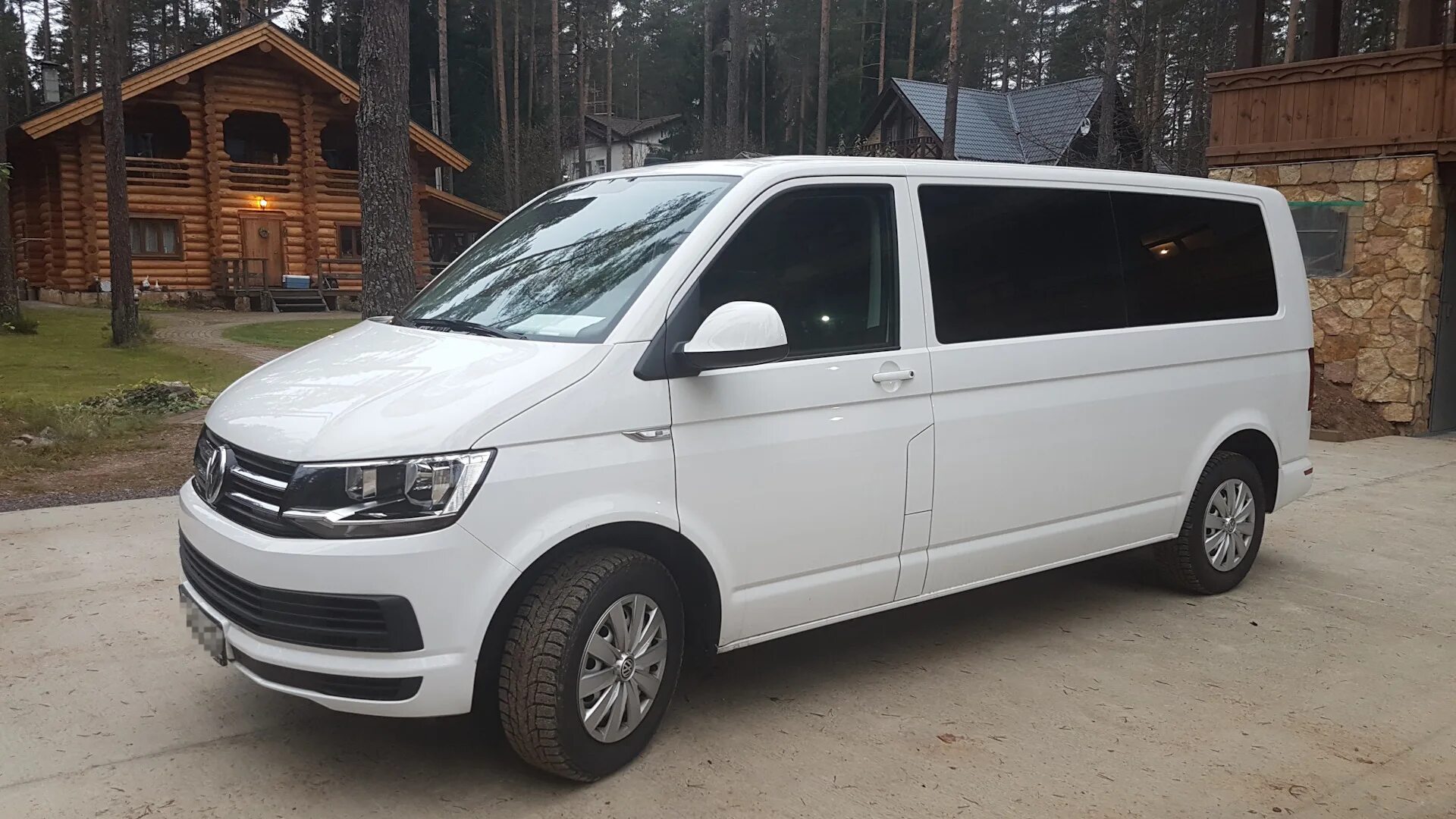 Volkswagen long. Volkswagen Каравелла Лонг. Volkswagen Caravelle t6 белый. Фольксваген Каравелла т6 белый. Volkswagen Caravelle long t5.