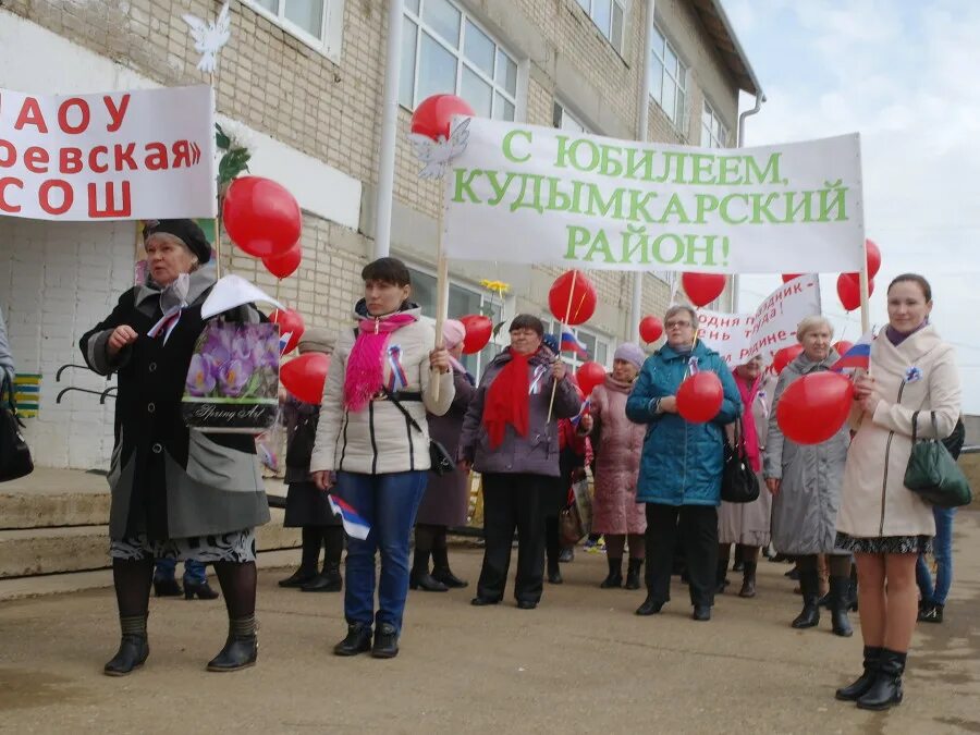 Кудымкарские деревянные божества. Село белоево. Погода белоево месяц. Погода белоево месяц. Село белоево.