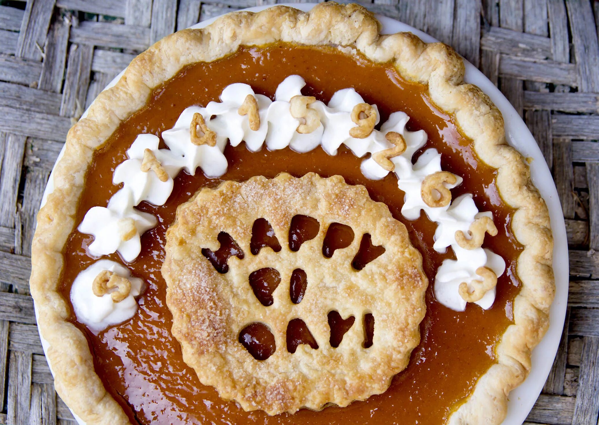 пирог с черникой. необычные пирожки. пирог сладкий открытый с ягодами. необычные блюда. яблочная жизель пирог.