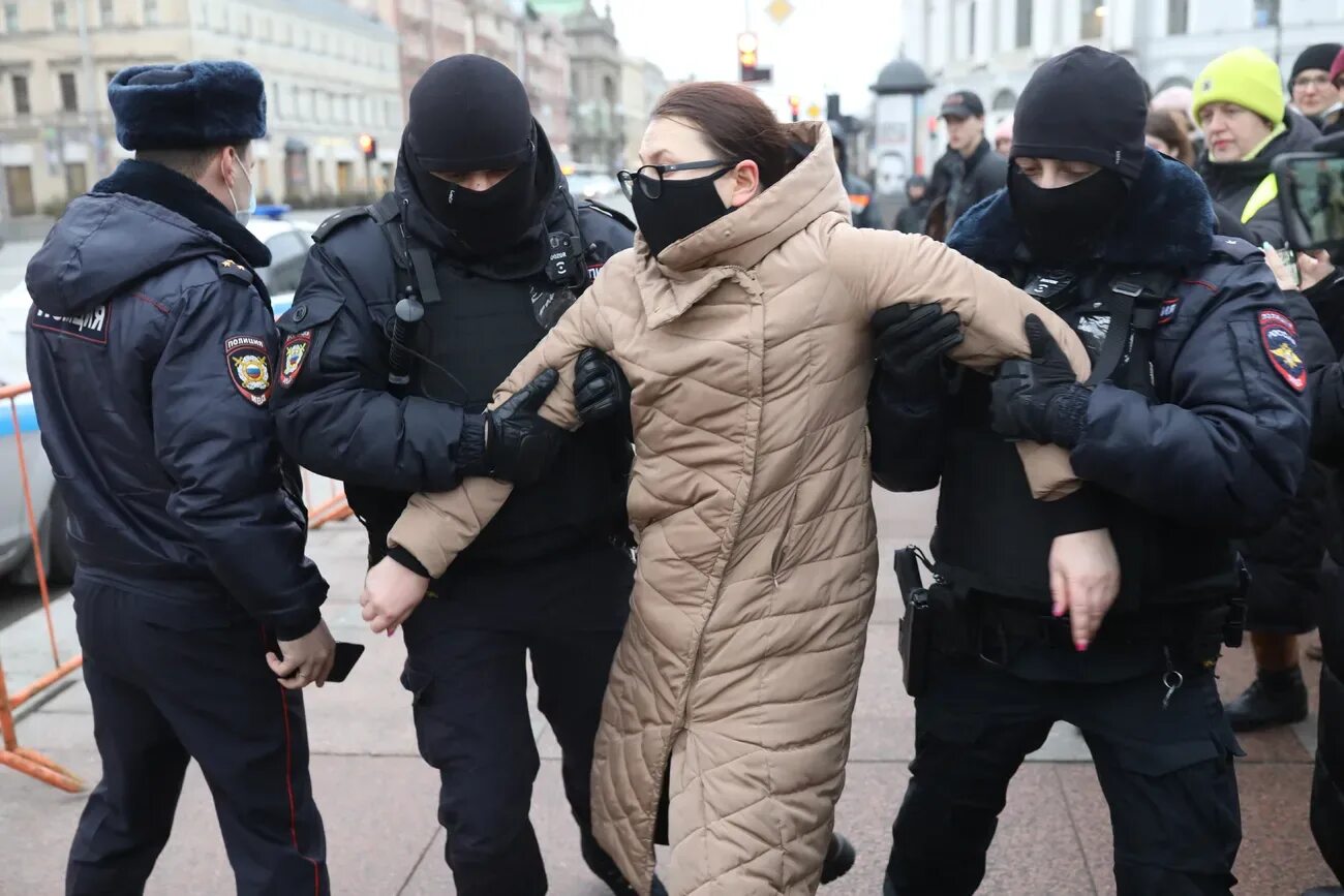 Протесты в Украине. Протесты в Петербурге. Задержание на митинге в Москве.