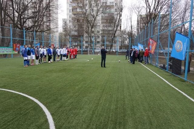 Стадион локомотив перово. Футбол москвич в текстильщиках. Футбол в перово. Локомотив 2010 года рождения футбол. Футбол перово.