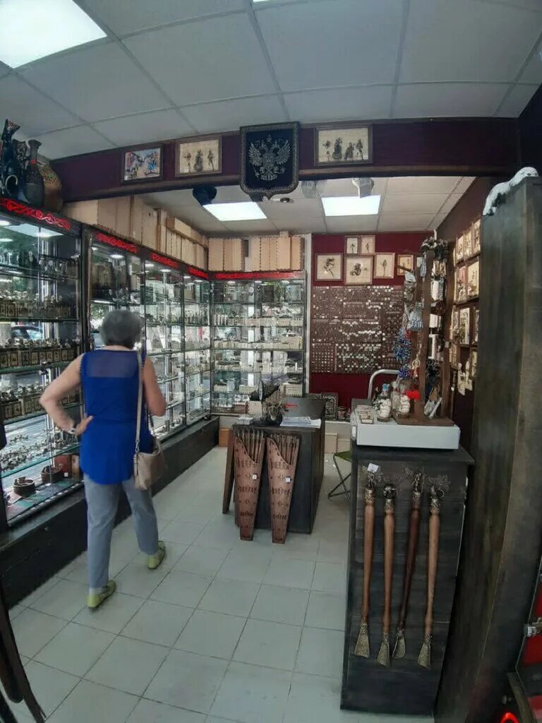 Красная 16 краснодар магазин подарков. Магазин золота г ессентуки. Гагарина 2 пятигорск. Пятигорская бронза золотая антилопа. Пятигорск сувениры.