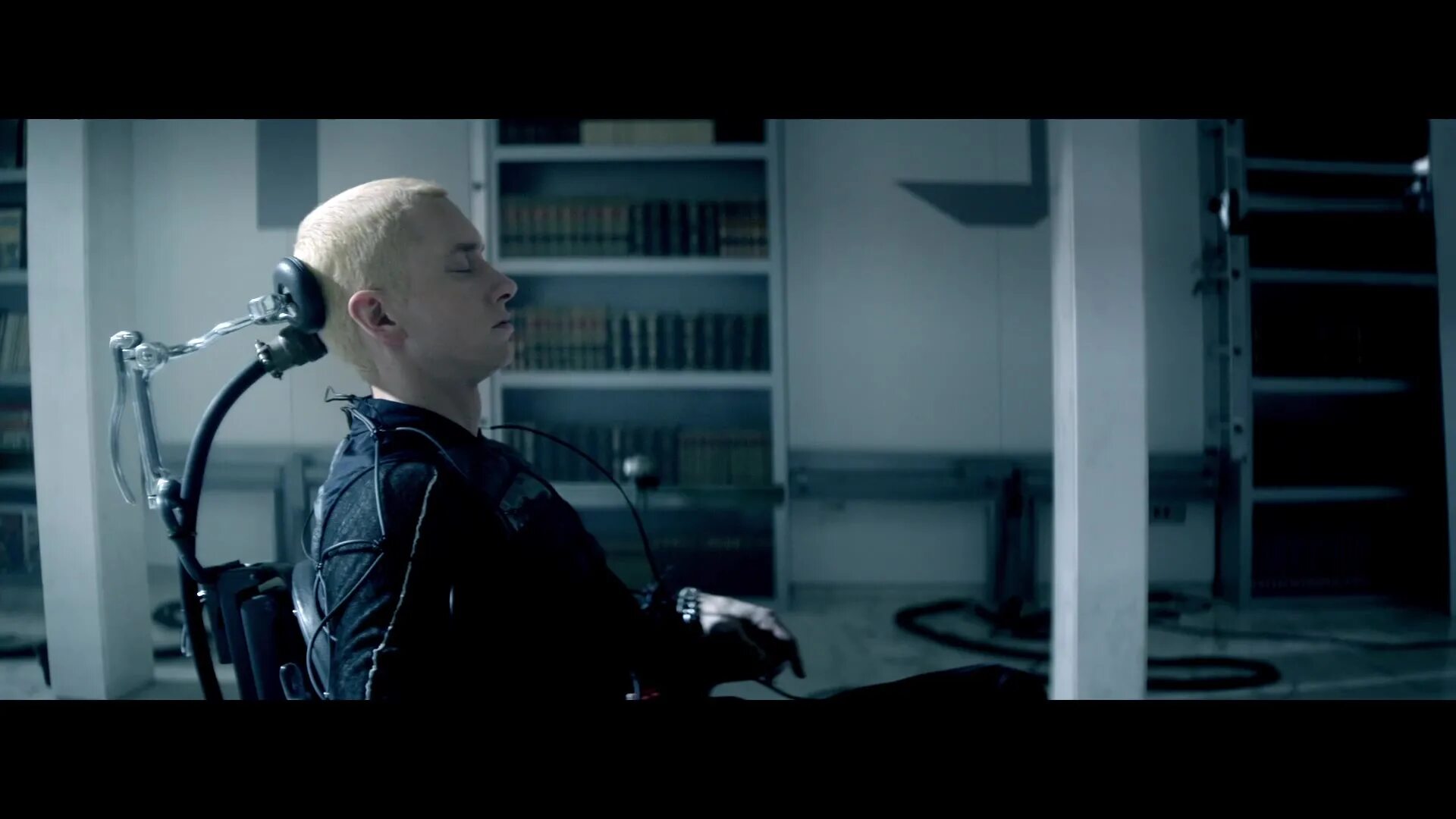 Rap god lyrics. Eminem. Эминем клипы. Эминем рэп год. Eminem из клипа Rap God.