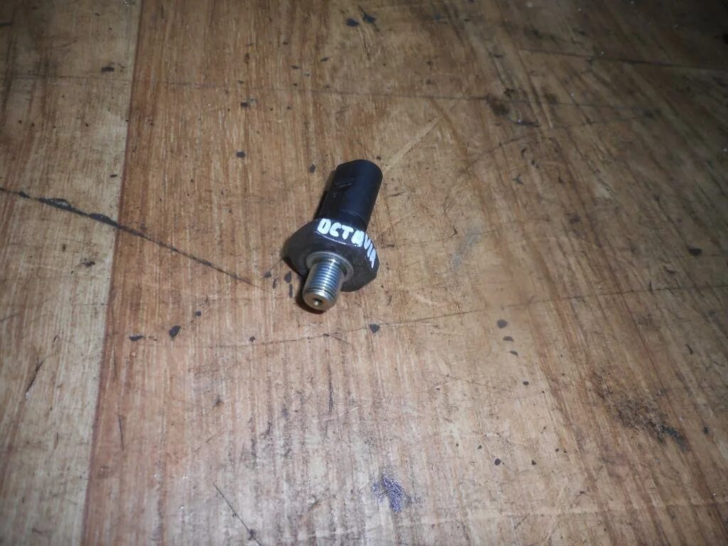 Датчик давления масла шкода тур. 2. Датчик давления масла шкода тур. Датчик давления масла шкода фабия 2002. Датчик давления масла фольксваген бора 1.