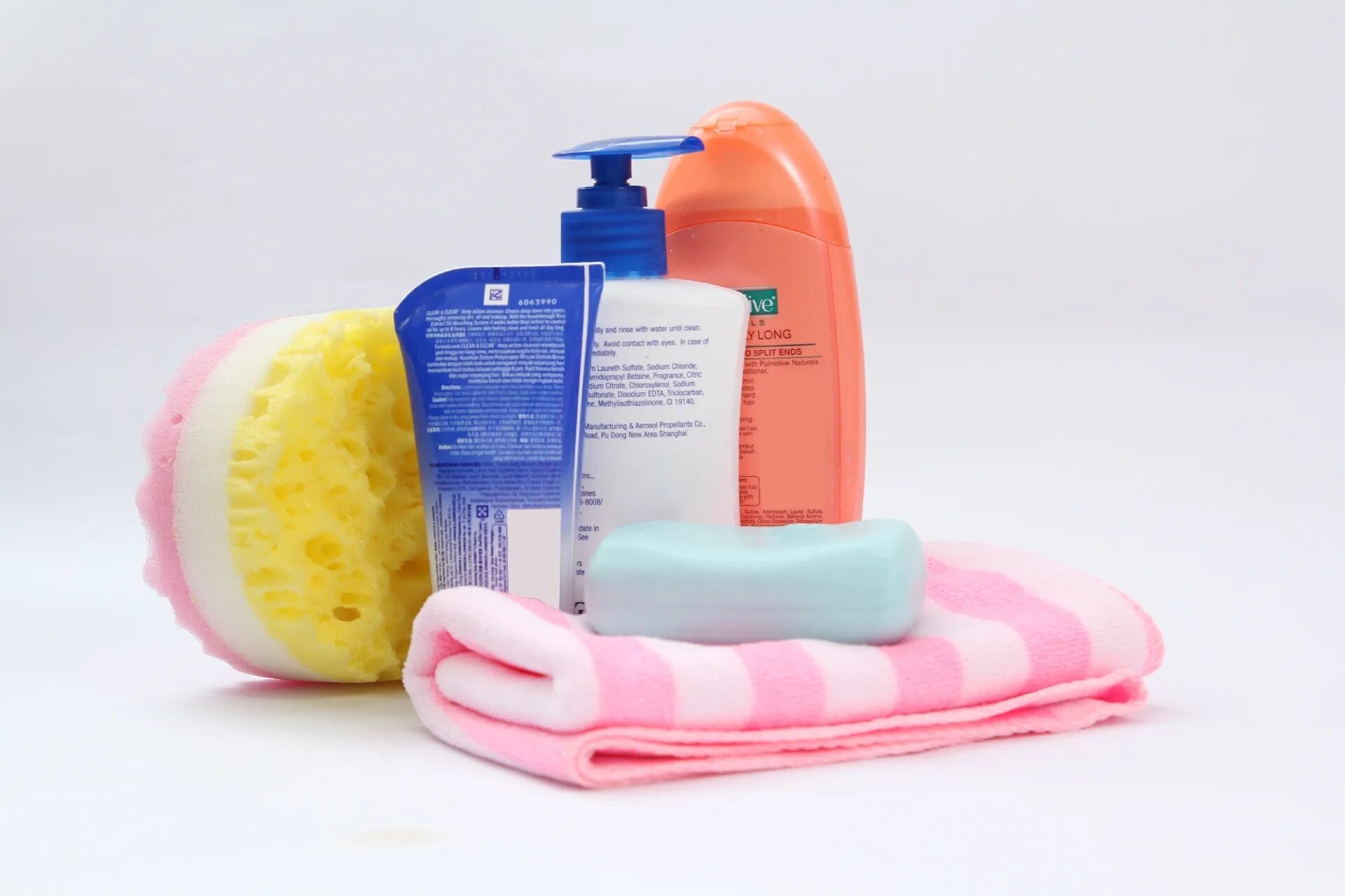 Мыло после душа. Принадлежности для гигиены. Гигиенические принадлежности для детей. Шампунь и мочалка. Набор для ванной мочалка.