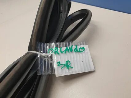 Уплотнитель задней правой двери