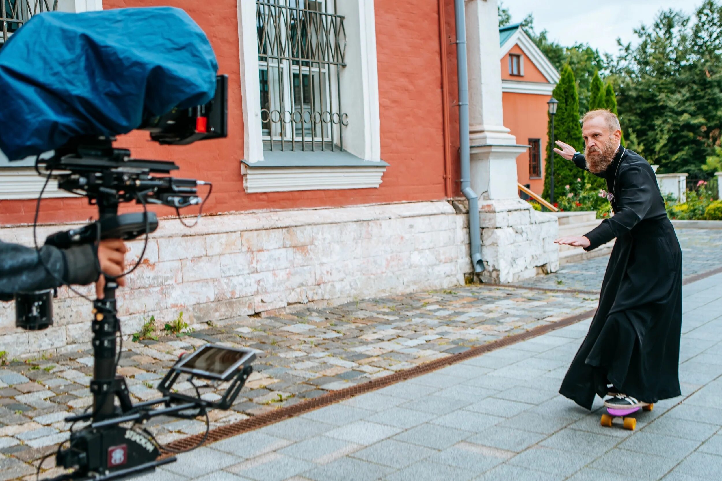 Съемки фильма в москве. Съемочная площадка. Диево городище афоня. Бесы сериал ставрогин. Где снимали страсти по матвею храм.