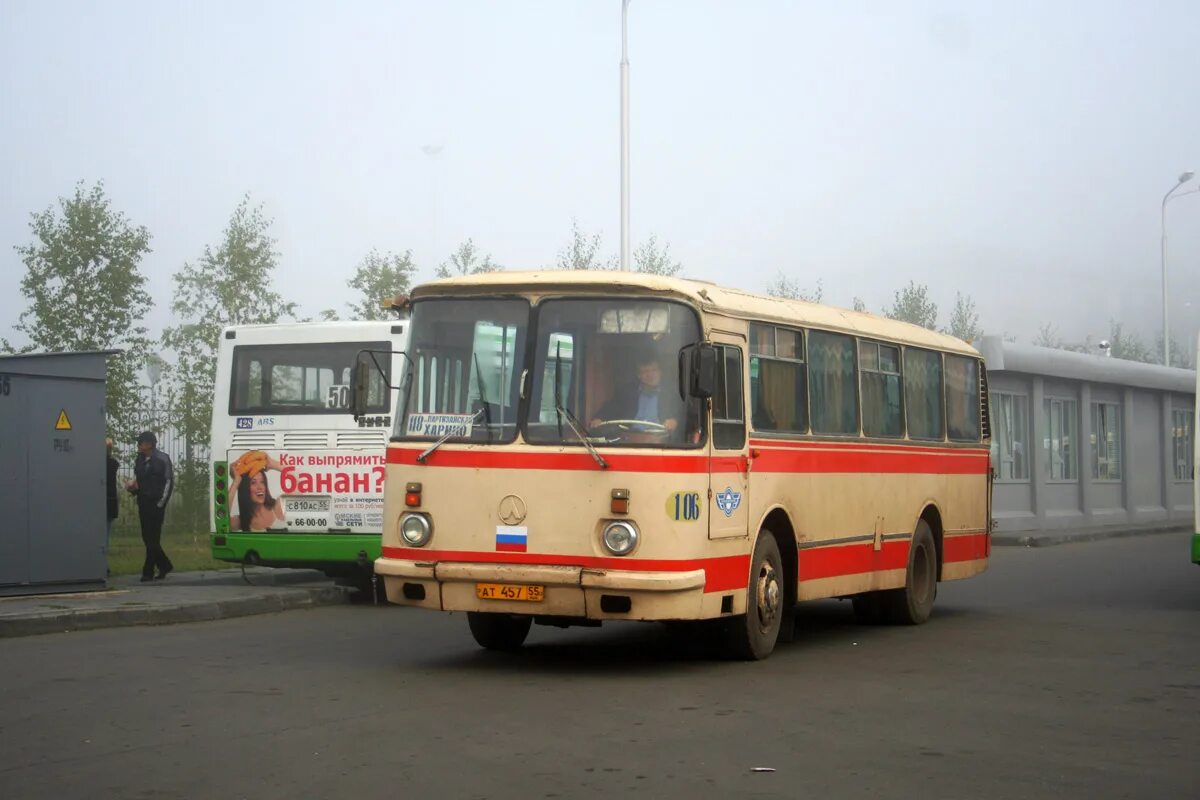 Автобус 106 октябрьская б. Вs106 автобус. ЛАЗ 695 Омская область фото. Автобус 106 Куйбышев 1985г.