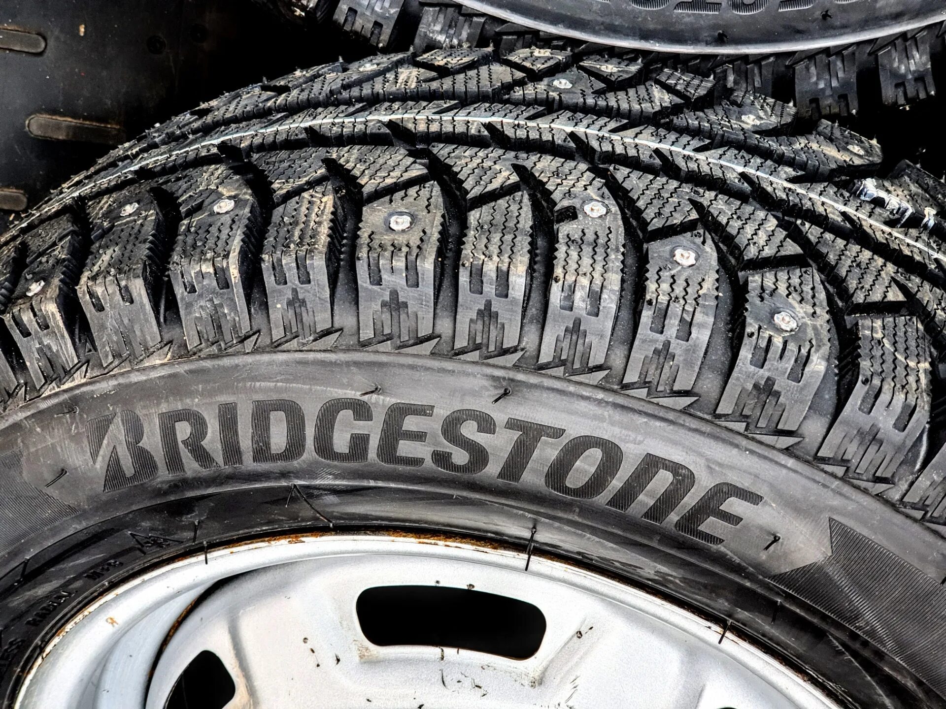 Шины бриджстоун айс. Bridgestone Ice Cruiser 7000. Бриджстоун айс Крузер 7000s. Бриджстоун айс 7000 s. Ice Cruiser 7000s.