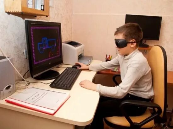 Профессии для слепых. Дети с нарушением интеллекта. Дети с нарушением зрения слепые. Оборудование для слабослышащих детей. Дети с нарушением зрения картинки.