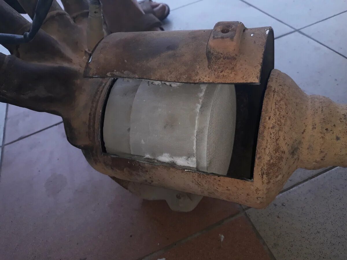 Тойота королла 2008 катализатор. Катализатор форд куга 2. Распиленный катализатор. Катализатор скания g400. Стоит ли вырезать катализатор.