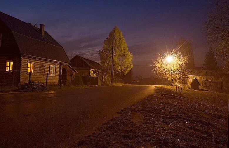 День и ночь деревня. Ночь в деревне. Ночная деревня. Село ночью. Ночной вид в деревне.