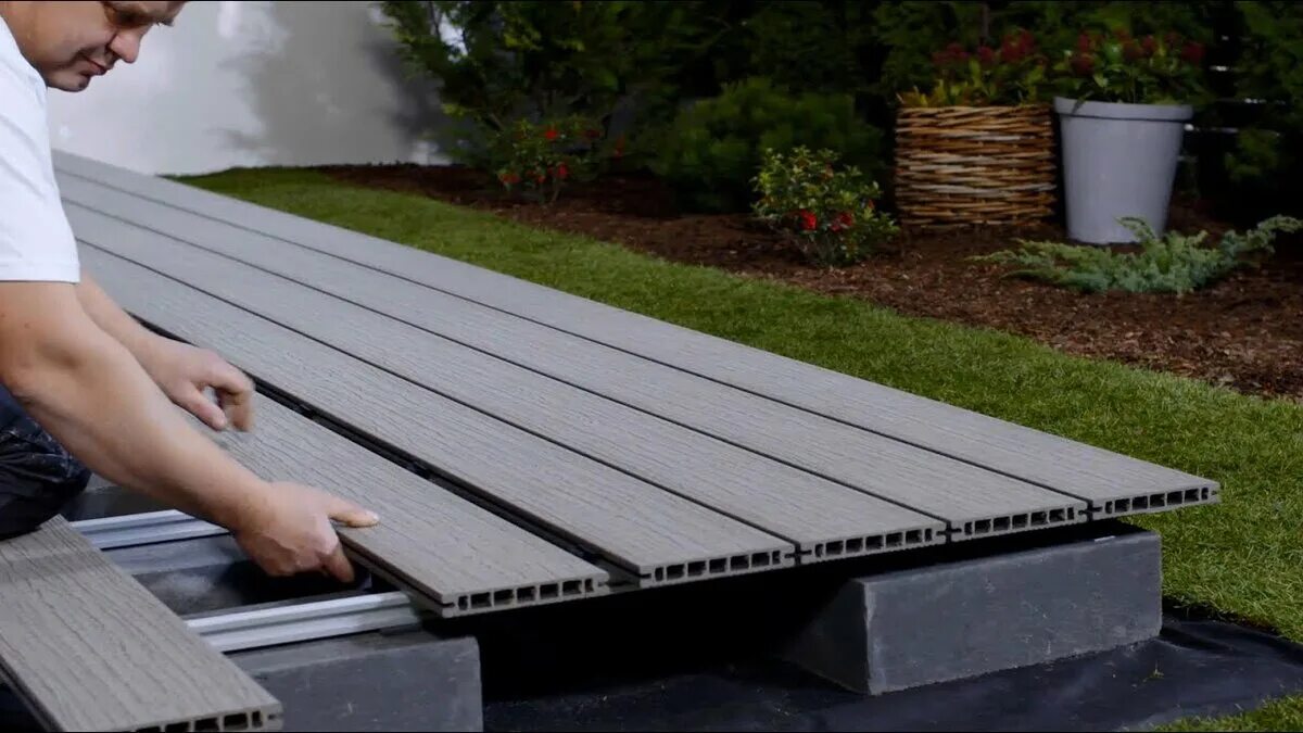 Под террасную доску. Террасная доска rusdecking. террасная доска дпк твинсон. дпк-65гц.. гидроизоляция под террасную доску.